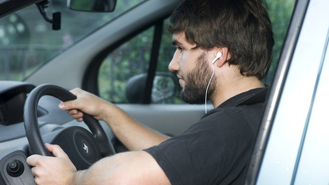 Ohren auf im Straßenverkehr - Musik darf Wahrnehmung nicht beeinträchtigen 