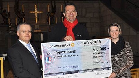 uniVersa unterstützt Vesperkirche mit 5.000 Euro