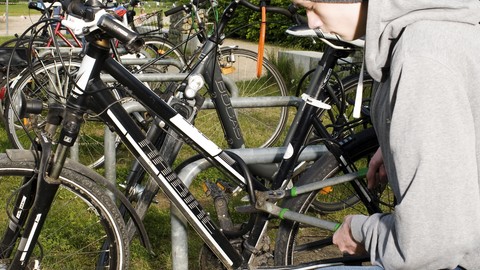 Fahrraddiebstahl: Tipps zu Sicherung und Versicherung