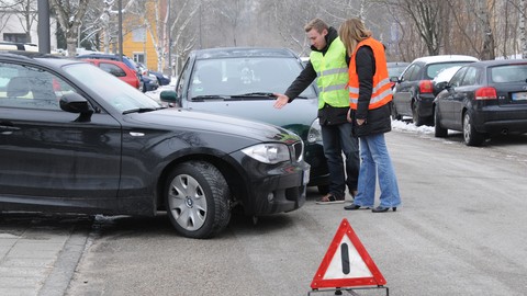 Unfall mit dem Dienstwagen - Wer haftet für Schäden?