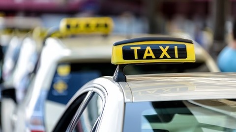 Mit dem Taxi-Joker von AXA sicher nach Hause kommen