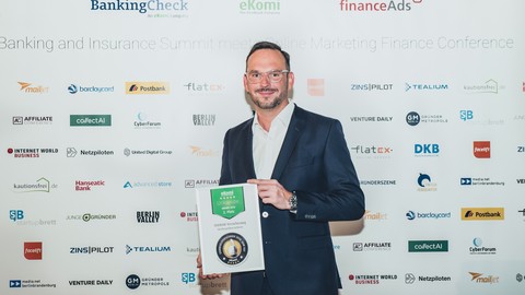 Sterbekassen sind die besseren Sterbegeldversicherer - Solidar nimmt Preis auf dem „Banking and Insurance Summit“ in Berlin entgegen