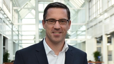 Dr. Claus Hunold ist neuer Leiter Maklervertrieb Komposit bei AXA