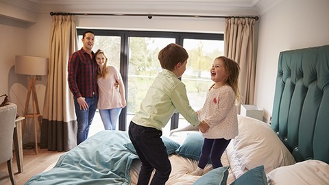 Urlaub im Hotel oder in einer Ferienwohnung: Wer zahlt, wenn etwas passiert? 