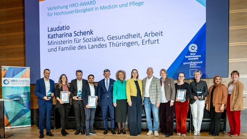 Patientensicherheit im Fokus: HRO-Award 2025 würdigt drei herausragende Klinikprojekte