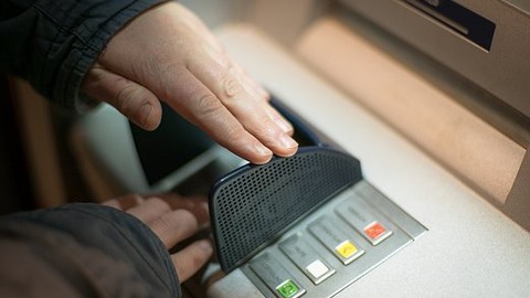 Bargeld am Automaten  nur noch ab 50 Euro