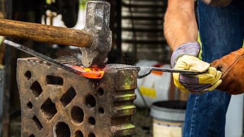 Vorsorgevarianten für viele Berufe: Bezahlbarer und starker BU-Schutz für Handwerker