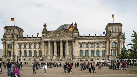 Bundestag beschließt Versicherungspflicht