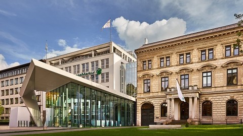 Gesundheitsförderung im Hamburger Hafen - HanseMerkur und Gesundheitsnetzwerk „Gesunder Hafen“ bieten kreative Firmenangebote