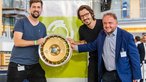 legal-i ist Gewinner des Claims Rockstar Award 2021