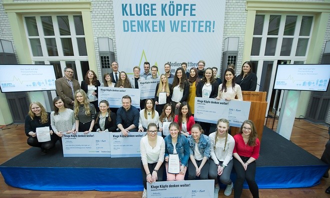 „Kluge Köpfe denken weiter“ – BARMER GEK und F.A.Z. prämieren Schüler- und Studentenprojekte