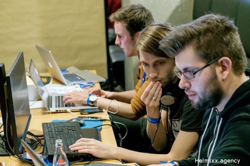 Zurich lädt zum InsurHack® - Coder aus aller Welt beim Versicherungs-Hackathon in Köln erwartet