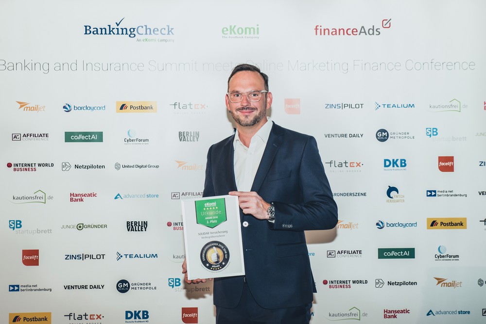 Sterbekassen sind die besseren Sterbegeldversicherer - Solidar nimmt Preis auf dem „Banking and Insurance Summit“ in Berlin entgegen