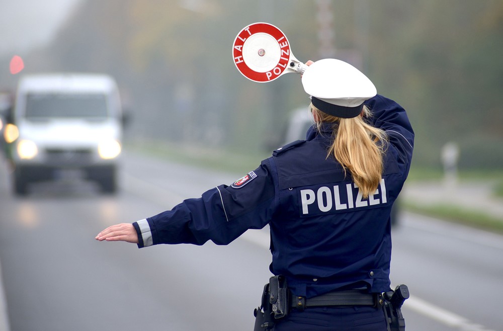 Stopp, Polizei! Was Sie bei einer Polizeikontrolle rechtlich beachten müssen