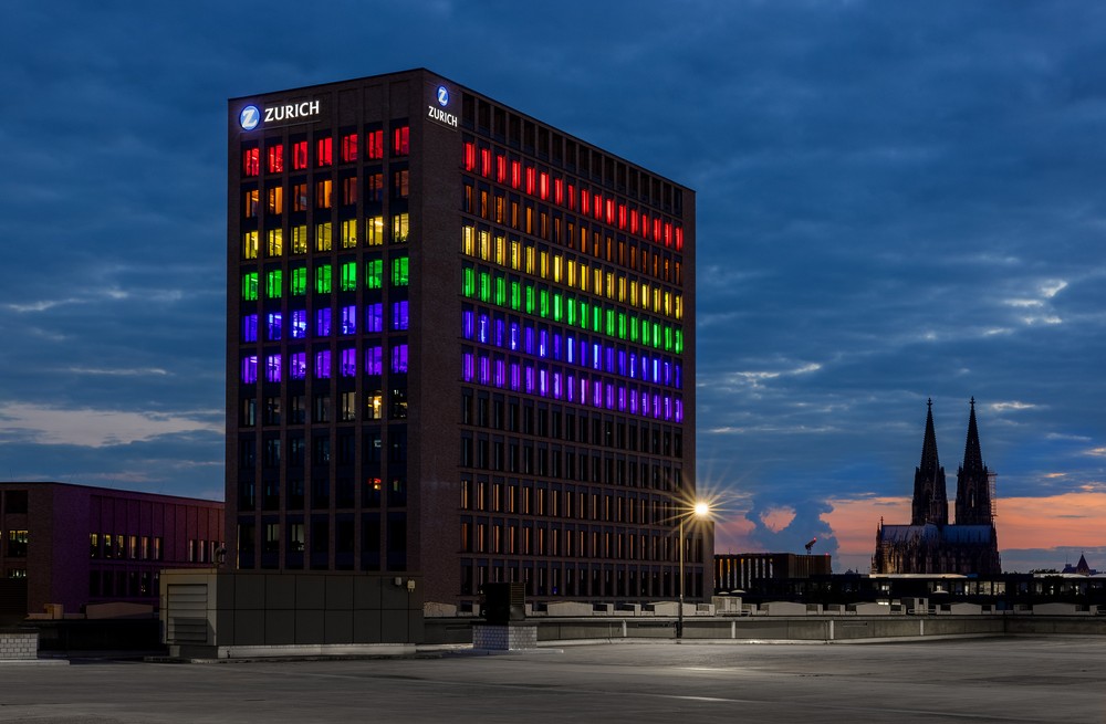 ColognePride: Zurich Versicherung setzt leuchtendes Zeichen für Diversität