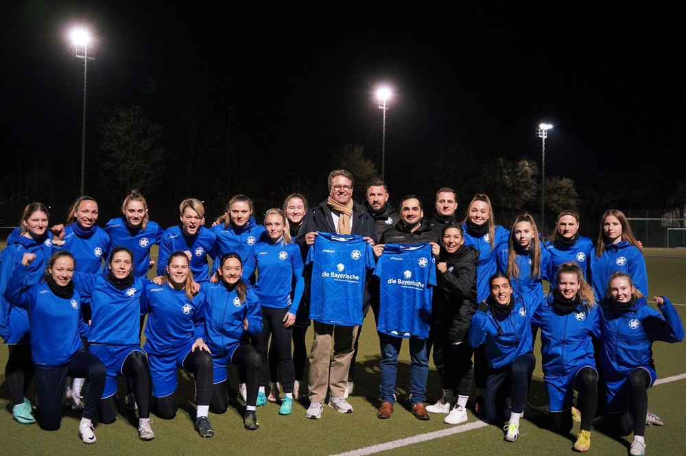 Die Bayerische wird Hauptsponsor des FFC Wacker München: Eine starke Partnerschaft für den Frauenfußball