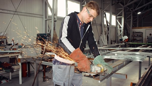 Gewerbeversicherung: Vor diesen Herausforderungen stehen KMU