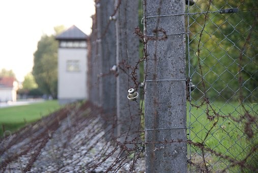 Betrugsprozess in Gera: Zielfahnder finden fehlenden Angeklagter hinter Frauenkleidern