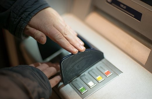 Bargeld am Automaten  nur noch ab 50 Euro