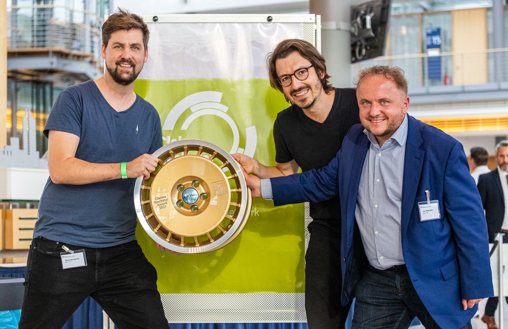 legal-i ist Gewinner des Claims Rockstar Award 2021