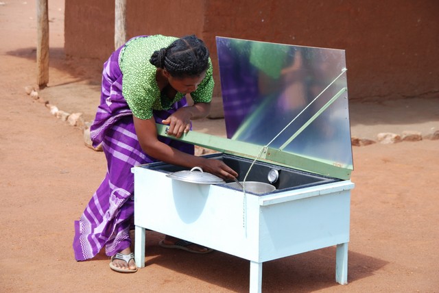 Die Barmenia gleicht ihre unvermeidbaren Treibhausgase für das Jahr 2016 über das zertifizierte Klimaschutzprojekt "Solarkocher für Madagaskar" von myclimate aus.