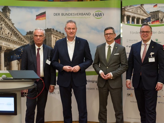 v.l.n.r. Matthias Wiegel (AfW), Dr. Carsten Brodesser (CDU), Norman Wirth (AfW), Frank Rottenbacher (AfW),