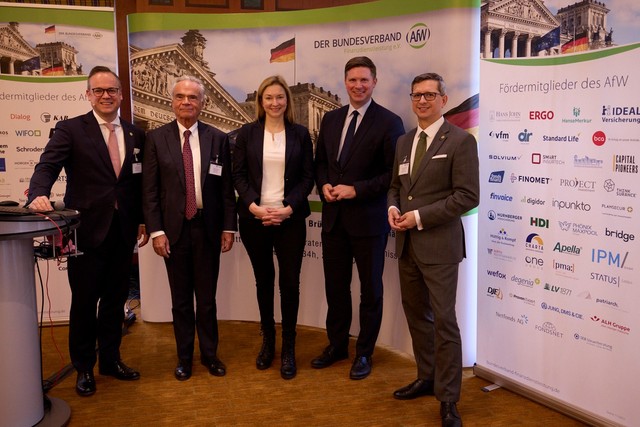 v.l.n.r. Frank Rottenbacher (AfW), Matthias Wiegel (AfW), Anja Schulz (FDP), Dr. Florian Toncar (FDP), Norman Wirth (AfW)