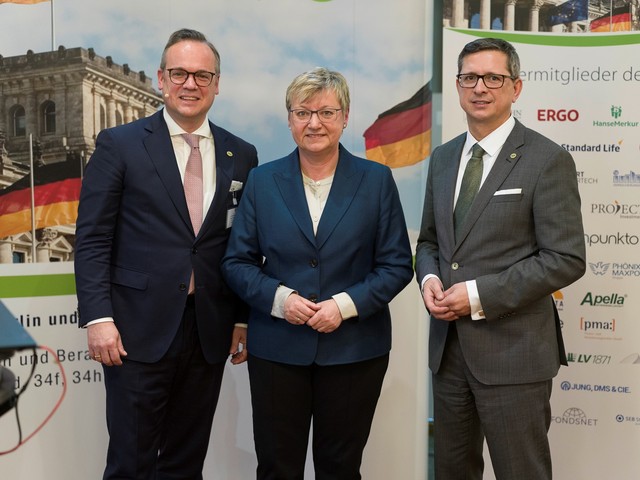 v.l.n.r. Frank Rottenbacher (AfW), Frau Heiligenstadt (SPD), Norman Wirth (AfW)